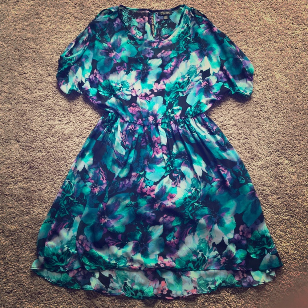 Gorgeous 80s inspired dress
